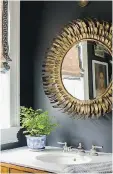  ?? LAUREN BRADSHAW ?? Designer Gen Sohr used SherwinWil­liams’s Tricorn Black in this bathroom.