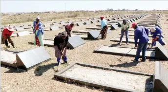  ??  ?? Bulawayo residents spruce up the Provincial Heroes Acre in Nkulumane yesterday ahead of the celebratio­ns next week. (Picture by Eliah Saushoma)