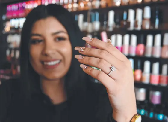  ?? Picture: STEVE HOLLAND ?? Alexia Rivera wears her engagement ring with a new set of blingy nails at Nailed It in Mermaid Beach.