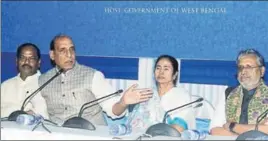  ??  ?? ■ (From left) Jharkhand chief minister Raghubar Das, Union home minister Rajnath Singh, West Bengal chief minister Mamata Banerjee and Bihar deputy CM Sushil Modi during the 23rd Eastern Zonal Council Meeting in Bengal’s Howrah on Monday. SAMIR JANAT/HT