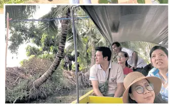  ??  ?? Visitors take a long-tail boat along a small canal connecting Klong Damnoen Saduak to the fruit orchards.