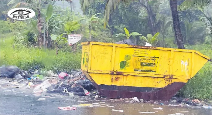  ?? Picture: ELIKI NUKUTABU ?? Rubbish scattered around this bin opposite the police post at the lower Wailoku junction in Suva.