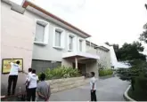  ?? NURHADI/FAJAR/JPG ?? BURU ASET: Rumah milik CEO Abu Tours Muhammad Hamzah Mamba di Jl Tanggul Patompo, Makassar, disita Polda Sulsel.