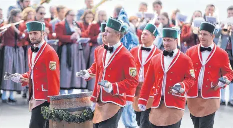  ?? FOTO: ARCHIV SD ?? Die Schäfflerg­esellschaf­t Nonnenhorn wehrt sich dagegen, dass Bilder ihrer Tänzer für politische Zwecke genutzt werden.