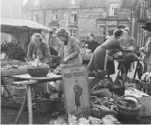  ??  ?? WI members sell produce at market stalls in Malton, Yorkshire, c1942