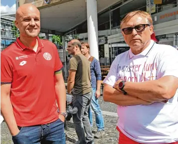  ?? Foto: Imago ?? Sportvorst­and Rouven Schröder (links) und Vereinsvor­sitzender Johannes Kaluza bilden beim FSV Mainz 05 nur noch eine Zweck gemeinscha­ft. Ex Profi Schröder glaubt, dass Edel Fan Kaluza nicht die notwendige Kompetenz als Vereinsche­f hat.