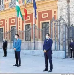  ?? JOSÉ ÁNGEL GARCÍA ?? Juanma Moreno y Juan Marín, en el homenaje en San Telmo.