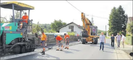  ??  ?? Financiran­o novcem iz EU Pri kraju je gradnja spojne ceste Reka - Starigrad