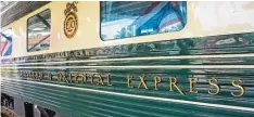  ??  ?? Eine Reise in eine andere, luxuriöse Welt ist die Fahrt mit den historisch­en Wagen des Eastern & Oriental Express.