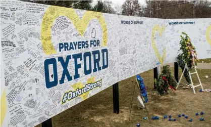  ?? ?? Handwritte­n messages are left at the memorial site outside Oxford high school in Michigan. Photograph: Jake May/AP