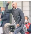  ?? FOTO: DPA ?? U21-trainer Antonio Di Salvo jubelt nach dem Tor zum 2:2.