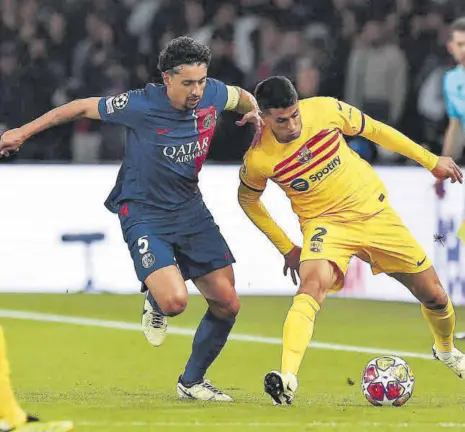  ?? // VALENTÍ ENRICH ?? Marquinhos se mide con Joao Cancelo en el duelo de ida entre el PSG y el Barça en el Parque de los Príncipes