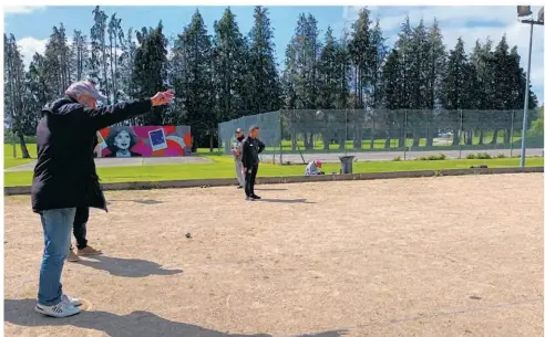  ?? ?? Le premier concours de pétanque de l’année se tenait au Bourg-le-Comte samedi 20 avril à 14 h.