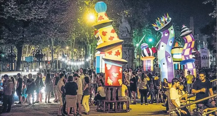  ?? XAVIER CERVERA ?? Ambient de festa major. El parc de la Ciutadella va ser la primera nit de les festes de la Mercè l’espai més freqüentat