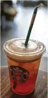  ?? Joe Raedle / Getty Images ?? Starbucks’ cold drinks typically come with plastic straws.