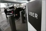  ?? SETH WENIG — ASSOCIATED PRESS ?? In this March 15 photo, a sign marks a pick-up point for the Uber car service at LaGuardia Airport in New York. New York state lawmakers are considerin­g legislatio­n that would allow Uber and Lyft to expand into upstate cities like Buffalo, Syracuse,...