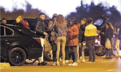  ?? GABRIEL UTIEL ?? Un botellón captado a las afueras de Castellón, en la Ciudad del Transporte, en una imagen de archivo.