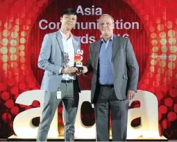  ??  ?? Big win at the Asia Communicat­ion Award for Voyager Innovation­s: Vincent Lau, CTO for TackThis! at Voyager Innovation­s receiving the award from Alan Hadden, President of the Global mobile Suppliers Associaton (GSA).