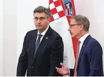  ?? Foto Cropix ?? Premier Andrej Plenković (levo) in prvi mož osrednje hrvaške banke Boris Vujčić sta optimista.