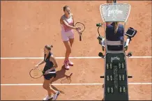  ?? AP photo ?? Aryna Sabalenka of Belarus (top) and Ukraine’s Marta Kostyuk (left) refused to shake hands at the end of their first-round match of the French Open in Paris on Sunday. Sabalenka won in two sets, 6-3, 6-2.