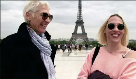  ??  ?? Brigitte (à g.) et sa fille, Deborah, dans le documentai­re qui sera diffusé dimanche, à 21h05, sur M6.