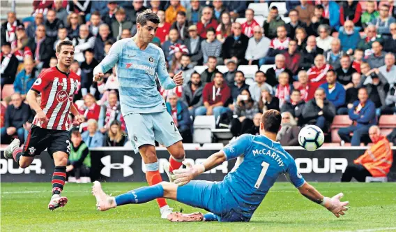  ??  ?? High praise: Alvaro Morata scores Chelsea’s third goal in the final minute, the culminatio­n of a 31-pass move which delighted manager Maurizio Sarri