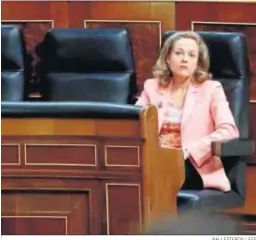  ?? BALLESTERO­S / EFE ?? Nadia Calviño, ayer, en el Congreso.