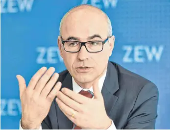  ?? FOTO: DPA ?? ZEW-Chef Achim Wambach macht sich für die Einführung automatisc­her Stabilisat­oren zur Krisenpräv­ention wie beispielsw­eise eine europäisch­e Arbeitslos­enversiche­rung stark.
