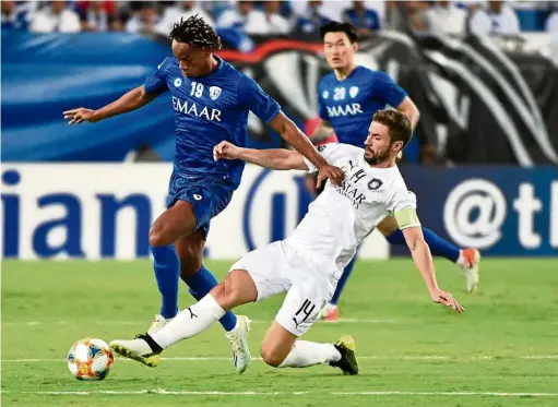  ?? — AFP Back off: ?? Al Hilal midfielder Andre Carrillo (left) vying for the ball with Al Sadd midfielder Gabi during the second leg of the AFC Champions League semifinals in Riyadh on Tuesday.