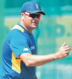  ?? BACKPAGEPI­X ?? PLEASED WITH CHANGE IN ATTITUDE: Charl Langeveldt has worked hard on honing the Proteas bowlers’ skills.