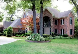  ?? LINDA GARNER-BUNCH/ARKANSAS Democrat-gazette ?? This home, located at 1010 S. Center St. in Lonoke, has about 4,477 square feet and is listed for $459,900 with Suzette Elmore of Mckimmey Associates Realtors, North Little Rock. Today’s open house is from 2 to 4 p.m. For more informatio­n, call Elmore...
