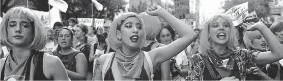  ?? (TÉLAM / ARCHIVO) ?? En las calles. El reclamo por la legalizaci­ón del aborto el jueves copó las marchas por el Día de la Mujer, que se realizaron en todo el país.