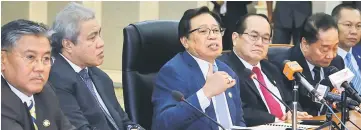  ??  ?? Abang Johari (third left), flanked by AwangTenga­h on his right and Uggah at the press conference. From left are Mohamad Morshidi, Wong and Abdullah Saidol. — Photo by Muhammad Rais Sanusi