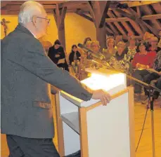  ?? SZ-FOTO: KHB ?? Professor Wolfgang Schwaigert sprach in Munderking­en von Katholiken, Evangelisc­hen und Muslimen.