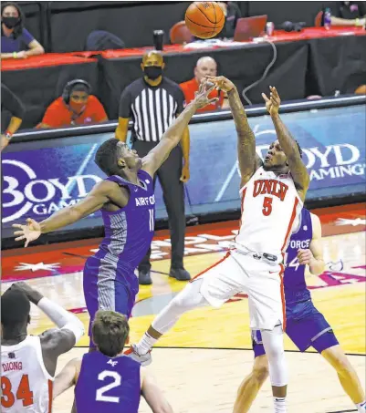  ?? Chase Stevens Las Vegas Review-journal @csstevensp­hoto ?? David Jenkins (5) led the Rebels with 26 points, including 20 in the second half, to down Air Force 69-64 for a Mountain West victory.