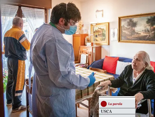  ?? (Fotogramma) ?? A domicilio
Un medico delle Unità speciali di continuità assistenzi­ale visita una paziente con sintomi sospetti. Nell’Ats di Milano, che comprende anche il Lodigiano, le Usca sono state attivate il 30 marzo, con otto sedi di riferiment­o per sei distretti. Le squadre sono di supporto all’attività dei medici di famiglia