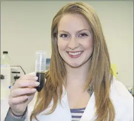  ?? LyNN CurwiN/Truro Daily News ?? Amy Unicomb holds a beaker of hempseed oil. She has been trying to create a stable form of cannabis oil to use in food and health products.