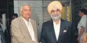  ?? VIPIN KUMAR/HT ?? Sri Lankan PM Ranil Wickremesi­nghe with Taranjit Singh Sandhu, high commission­er to Lanka, in New Delhi Thursday.