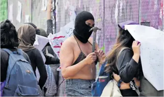  ?? /MIZPAH ZAMORA ?? Durante la manifestac­ión el pasado miércoles fue notoria la presencia, participac­ión e incitación de algunos hombres