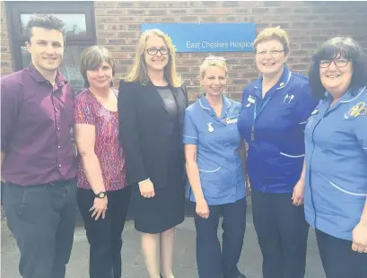  ??  ?? ●● Piers French, Helen Davies, Zoetic Science and Helen Hey of Ashfield Healthcare Communicat­ions with hospice staff Clare Preston, Liza Bradbury and Pam Webster