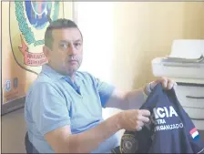  ??  ?? Vidalino Jara Domínguez, arrestado en Guayaybí, fue traído ayer a la base de Crimen Organizado, en Asunción.