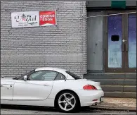  ?? Arkansas Democrat-Gazette/ERIC E. HARRISON Banners on the side and front of the former Afterthoug­ht, Beechwood Road and Kavanaugh Boulevard, tell folks in Hillcrest that El Mezcal is “coming soon.” ??