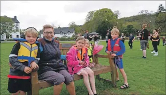  ?? ?? The Mid Argyll Pipe Band delighted passers-by by practising in Inveraray.
Jock, Orla, Molly and Seamus Mochrie, with their granny Margaret Elder, enjoy a sneak preview of the band’s repertoire.