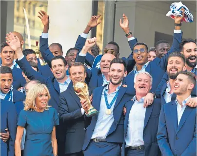  ??  ?? BRAVO: The French football team pose with President Emmanuel Macron and First Lady Brigitte Macron