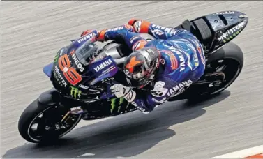  ??  ?? Jorge Lorenzo, sobre la Yamaha durante los test de pretempora­da 2020 de MotoGP celebrados en Sepang.