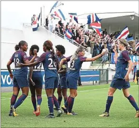  ??  ?? Pour le premier match de la saison, le PSG a joué au Camp des Loges.