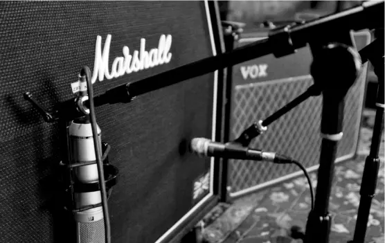  ??  ?? ABOVE: MARSHALL + MIC = THE SOUND OF AN EXCLAMATIO­N MARK