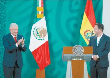  ??  ?? El presidente Andrés Manuel López Obrador y su homólogo de Bolivia, Luis Arce Catacora, realizaron una declaració­n conjunta para rechazar intervenci­ones de organismos internacio­nales.