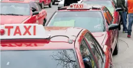  ?? /KARLA BARBA ?? Taxistas reciben constantes cursos de capacitaci­ón