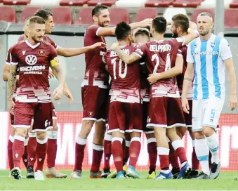  ?? LAPRESSE ?? L’esultanza della Reggina per la rete del francese Jeremy Menez che sigilla il match con il Pescara